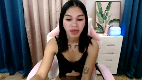 ursweet_zeviixx online show from February 2025 01:04:01 AM
