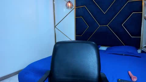 uryukim_ online show from March 2025 05:07:01 PM