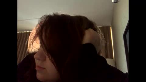 usefulhole online show from October 2025 10:17:01 PM