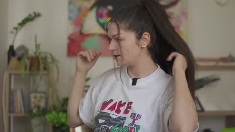 Mia online show from December 2024 08:41:01 AM