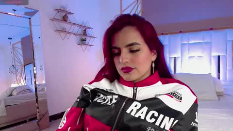 Snapshot of vaaleriee_miller_ chatting on November 2025 02:45:01 AM valeriee miller online show from November 2025 02:45:01 AM