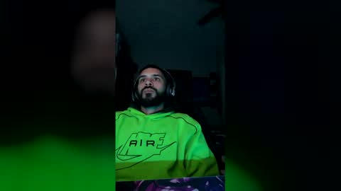 Snapshot of vacdaddypr chatting on April 2026 06:33:02 AM vacdaddypr online show from April 2026 06:33:02 AM