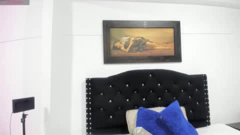 Vahiolet smith online show from November 2025 02:01:02 AM