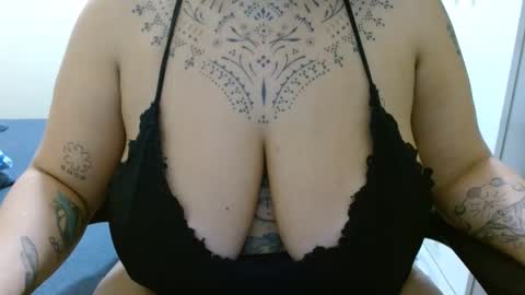 Vah Oliver online show from December 2024 02:41:01 AM