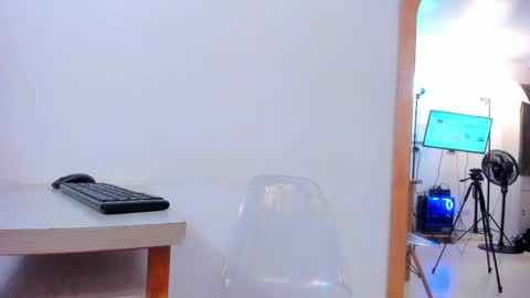 Snapshot of vailoetharris chatting on April 2026 11:43:01 AM Vaiolet Harris online show from April 2026 11:43:01 AM