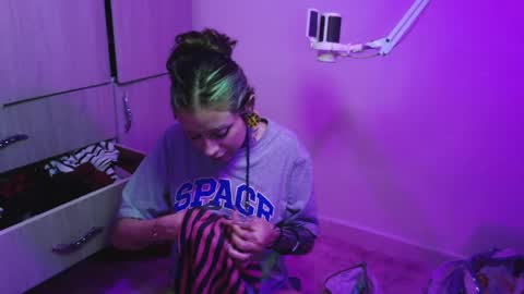 Vainilla Independent model online show from April 2026 02:45:01 AM