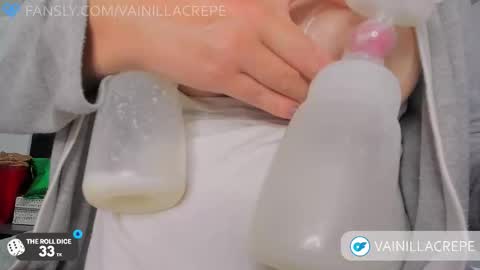 Snapshot of vainillacrepe chatting on December 2025 09:19:02 PM Im Mila my onlyfans is vainillacrepe online show from December 2025 09:19:02 PM