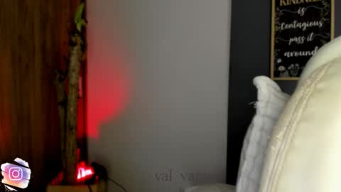 Snapshot of val_varago chatting on March 2026 04:29:01 AM val_varago online show from March 2026 04:29:01 AM