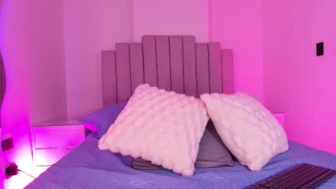 Valentina online show from November 2025 08:01:01 PM