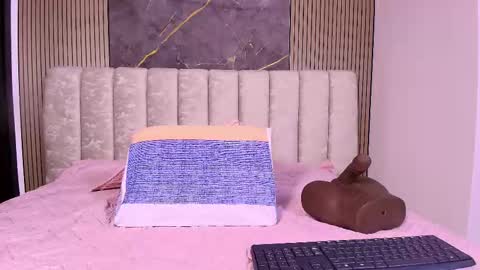 Valentina online show from December 2025 07:20:02 PM