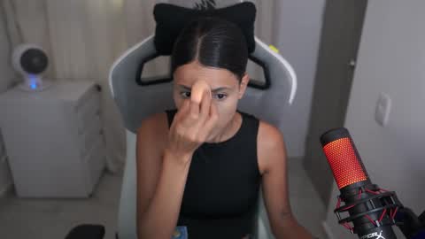 valecute01 online show from October 2025 08:57:01 PM