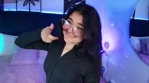 Tifanny  online show from November 2025 08:19:01 PM