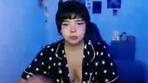Snapshot of valenbeauty chatting on June 2026 03:51:02 AM valenbeauty online show from June 2026 03:51:02 AM