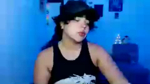 Snapshot of valenbeauty chatting on June 2026 02:27:02 AM valenbeauty online show from June 2026 02:27:02 AM