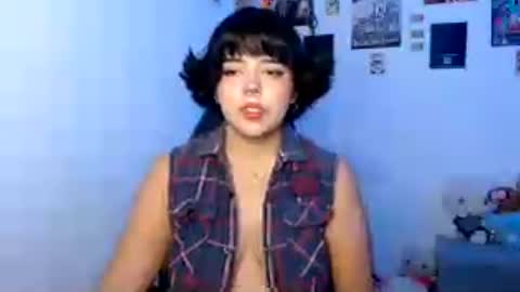 Snapshot of valenbeauty chatting on July 2026 02:04:01 AM valenbeauty online show from July 2026 02:04:01 AM