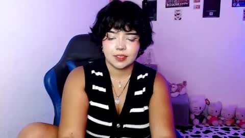 Snapshot of valenbeauty chatting on July 2026 01:56:01 AM valenbeauty online show from July 2026 01:56:01 AM