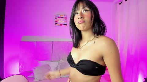 Snapshot of valenn_sweet chatting on December 2025 04:22:01 AM Valenn online show from December 2025 04:22:01 AM