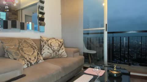 Snapshot of valensweetlove chatting on December 2024 10:56:02 PM Valen online show from December 2024 10:56:02 PM