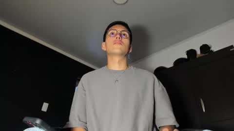 Snapshot of valenteaurum chatting on November 2025 05:12:01 PM valentean online show from November 2025 05:12:01 PM