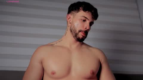 valenthinoking online show from November 2025 03:23:01 AM