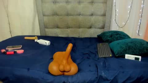 Valentina online show from February 2025 10:04:01 AM