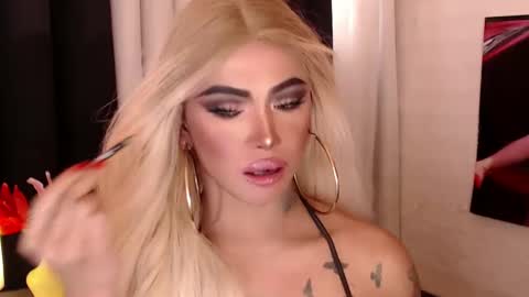 Snapshot of valentina_goddess_tsxxx chatting on January 2025 04:04:01 AM Amanda online show from January 2025 04:04:01 AM