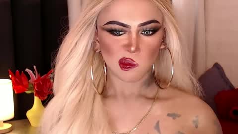 Snapshot of valentina_goddess_tsxxx chatting on January 2025 11:22:02 PM Amanda online show from January 2025 11:22:02 PM