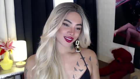 Snapshot of valentina_goddess_tsxxx chatting on February 2025 01:43:02 AM Amanda online show from February 2025 01:43:02 AM