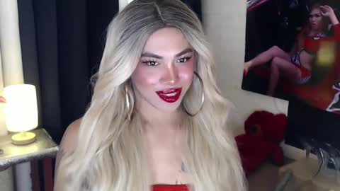 Snapshot of valentina_goddess_tsxxx chatting on February 2025 08:07:01 AM Amanda online show from February 2025 08:07:01 AM