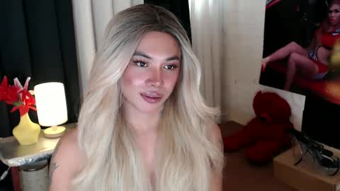 Snapshot of valentina_goddess_tsxxx chatting on March 2025 04:17:02 AM Amanda online show from March 2025 04:17:02 AM