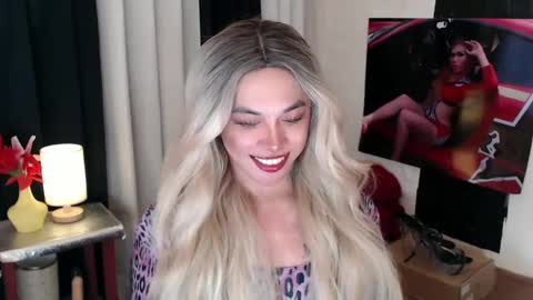 Snapshot of valentina_goddess_tsxxx chatting on March 2025 12:01:02 PM Amanda online show from March 2025 12:01:02 PM