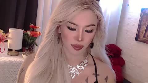 Snapshot of valentina_goddess_tsxxx chatting on October 2025 03:37:01 AM Amanda online show from October 2025 03:37:01 AM