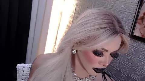 Snapshot of valentina_goddess_tsxxx chatting on November 2025 04:35:01 AM Amanda online show from November 2025 04:35:01 AM