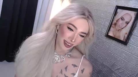 Snapshot of valentina_goddess_tsxxx chatting on November 2025 05:06:01 AM Amanda online show from November 2025 05:06:01 AM