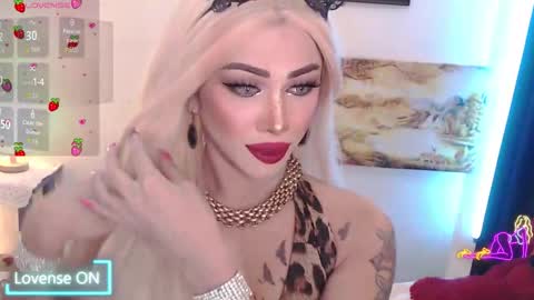 Snapshot of valentina_goddess_tsxxx chatting on December 2025 07:11:02 PM Amanda online show from December 2025 07:11:02 PM