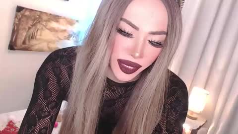 Snapshot of valentina_goddess_tsxxx chatting on December 2025 08:13:01 PM Amanda online show from December 2025 08:13:01 PM