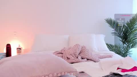 Snapshot of valentina_m17 chatting on December 2025 10:37:01 PM VALENTINA online show from December 2025 10:37:01 PM