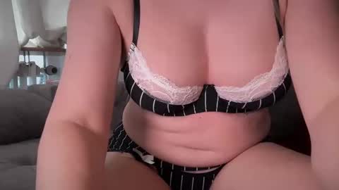 Valentina online show from September 2025 08:05:01 AM