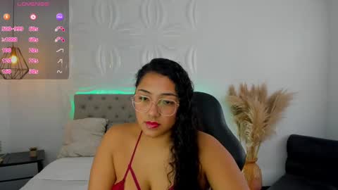 Snapshot of valentina_xx69 chatting on February 2025 05:26:02 PM Valentina online show from February 2025 05:26:02 PM