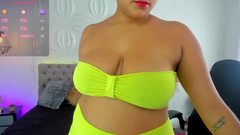 Snapshot of valentina_xx69 chatting on March 2025 03:05:02 PM Valentina online show from March 2025 03:05:02 PM