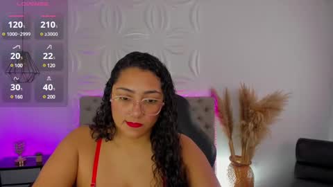 Snapshot of valentina_xx69 chatting on March 2025 05:38:02 PM Valentina online show from March 2025 05:38:02 PM