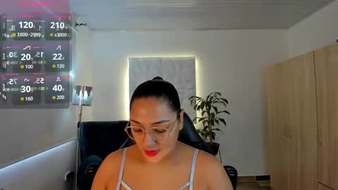 Snapshot of valentina_xx69 chatting on October 2025 02:25:01 PM Valentina online show from October 2025 02:25:01 PM
