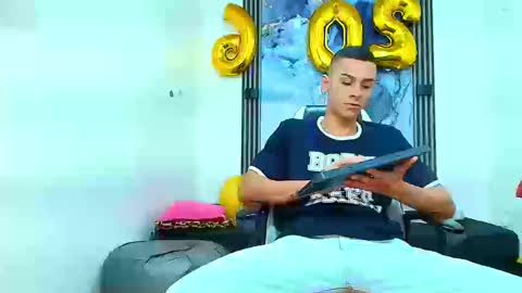 valentina_y_sneiderr online show from January 2026 07:59:01 PM