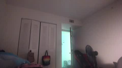 Tina Bates online show from September 2025 07:10:02 AM