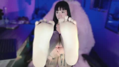 Snapshot of valentinna_5 chatting on May 2026 02:31:01 AM Danielle Please help me to reach 300 thumbs up online show from May 2026 02:31:01 AM
