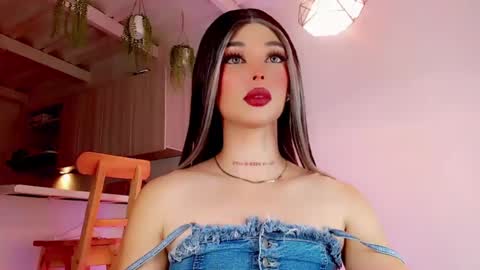 Snapshot of valentinne_marian chatting on February 2025 11:12:01 AM Marian online show from February 2025 11:12:01 AM