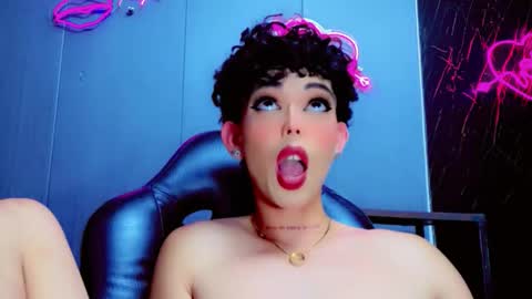 Snapshot of valentinne_marian chatting on November 2025 04:27:01 PM Marian online show from November 2025 04:27:01 PM