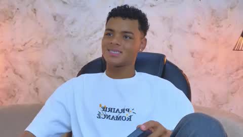 valentino_thompson online show from October 2025 07:56:02 PM