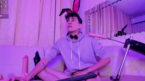 Snapshot of valentinomoreti chatting on March 2025 05:11:01 AM Valentino online show from March 2025 05:11:01 AM