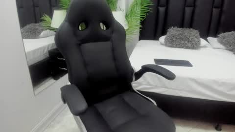 Snapshot of valeri_tafur chatting on November 2025 11:10:02 AM valeri_tafur online show from November 2025 11:10:02 AM